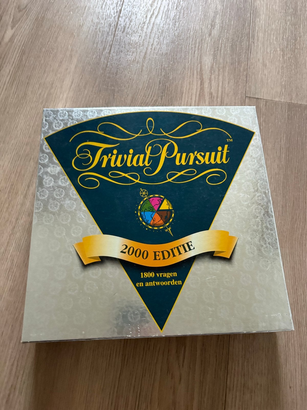 Trivial Pursuit 2000 Editie - Compleet Gezelschapsspel, Hobby en Vrije tijd, Gezelschapsspellen | Bordspellen, Drie of vier spelers