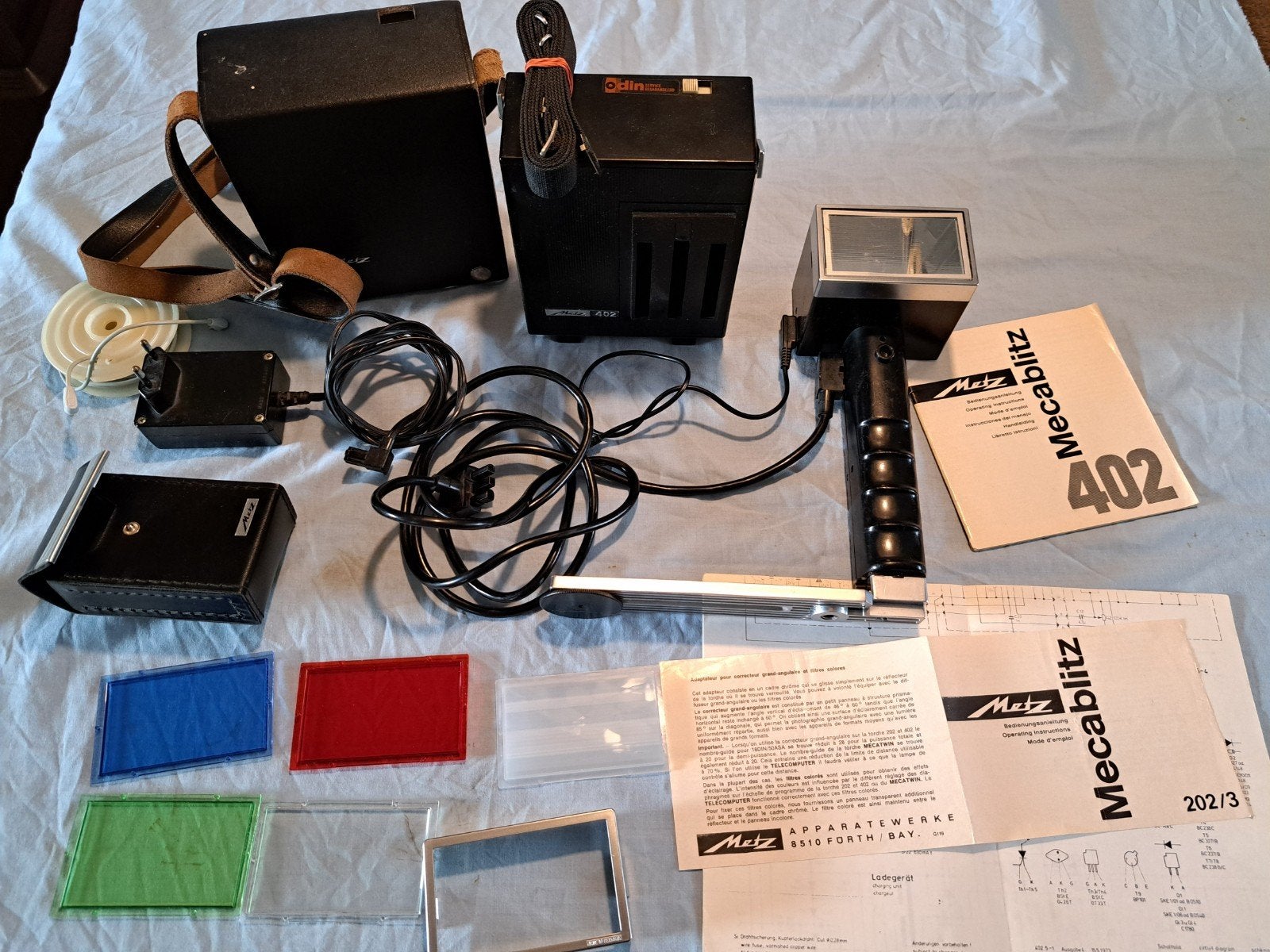 Metz Mecablitz 402 Flitser met accessoires en handleiding, Kantelbaar, Gebruikt, Externe flitser, Ophalen of Verzenden