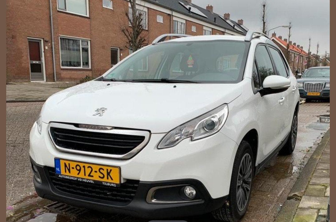 Peugeot 2008 1.2 VTI 2014 Wit, Auto's, Voorwielaandrijving, Stof, 40 €/maand, Zwart