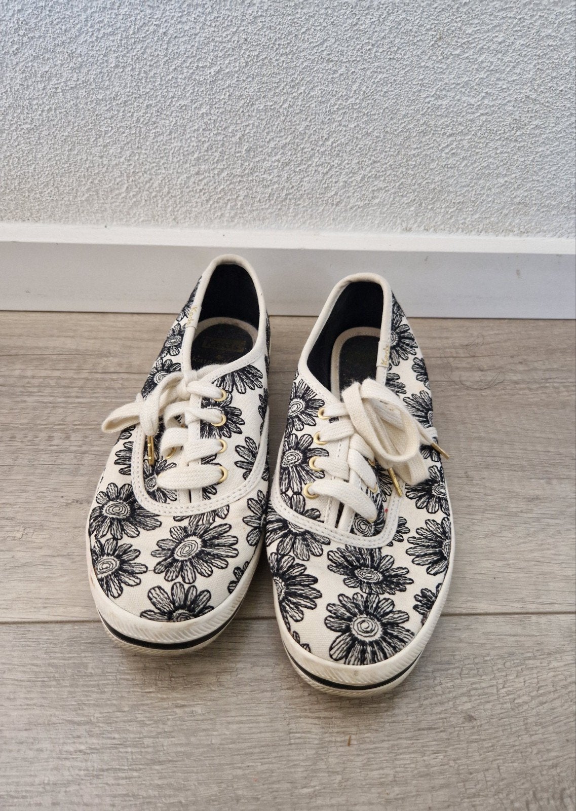 Kate spade keds sneakers gympen maat 37 madeliefjes daisy, Kleding | Dames, Ophalen of Verzenden, Zo goed als nieuw, Sneakers of Gympen