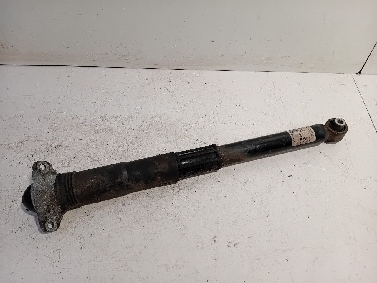 Schokbreker links achter Volkswagen Passat, Auto-onderdelen, Onderdelen@venauto.nl, Van der Ven Autorecycling B.V., Gebruikt, Ettenseweg 76, 4706 PB Roosendaal, The Netherlands