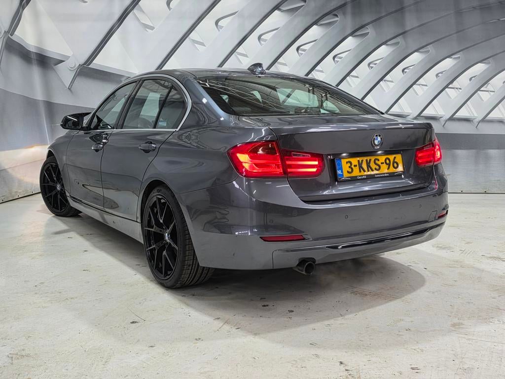 BMW 3-serie 320i High Executive m sport/ leer /zwarte hemel/, Auto's, BMW, Achterwielaandrijving, Gebruikt, 4 cilinders, Handgeschakeld