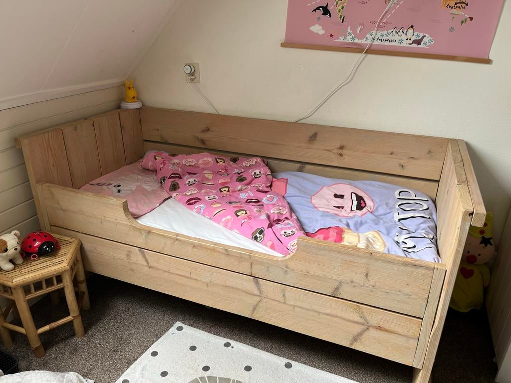 Steigerhouten peuterbed, Kinderen en Baby's, Kinderkamer | Bedden, Ophalen, Gebruikt, 70 tot 85 cm, Lattenbodem