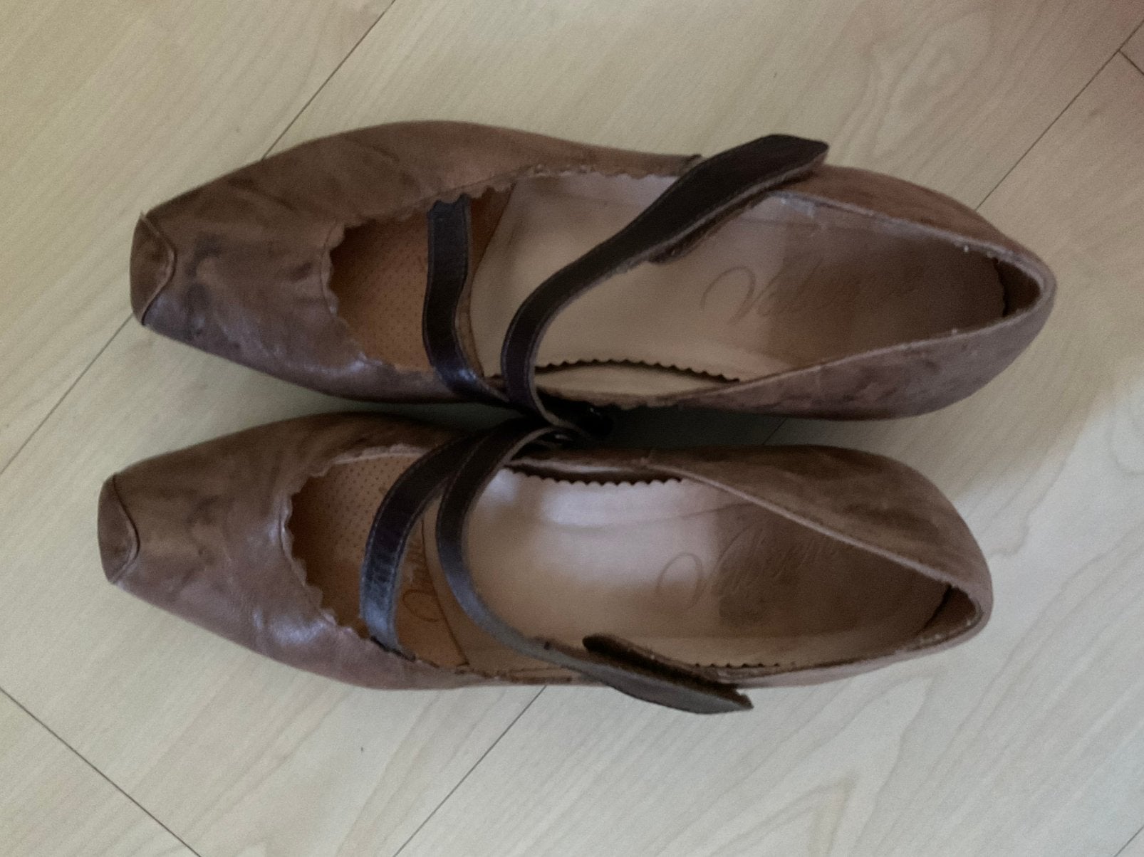 Dames schoenen pumps met riempje bruin mt 38,5, Ophalen of Verzenden, Zo goed als nieuw, Bruin
