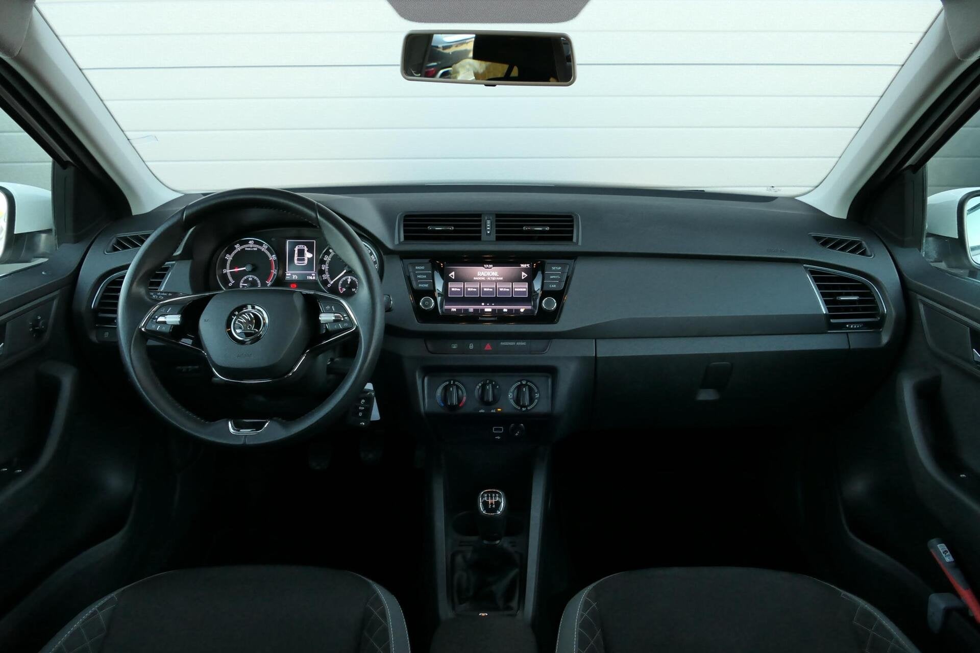 Skoda Fabia Combi 1.0 TSI Ambition|PDC|Carplay|Cruise contro, Stof, Gebruikt, 95 pk, 1036 kg