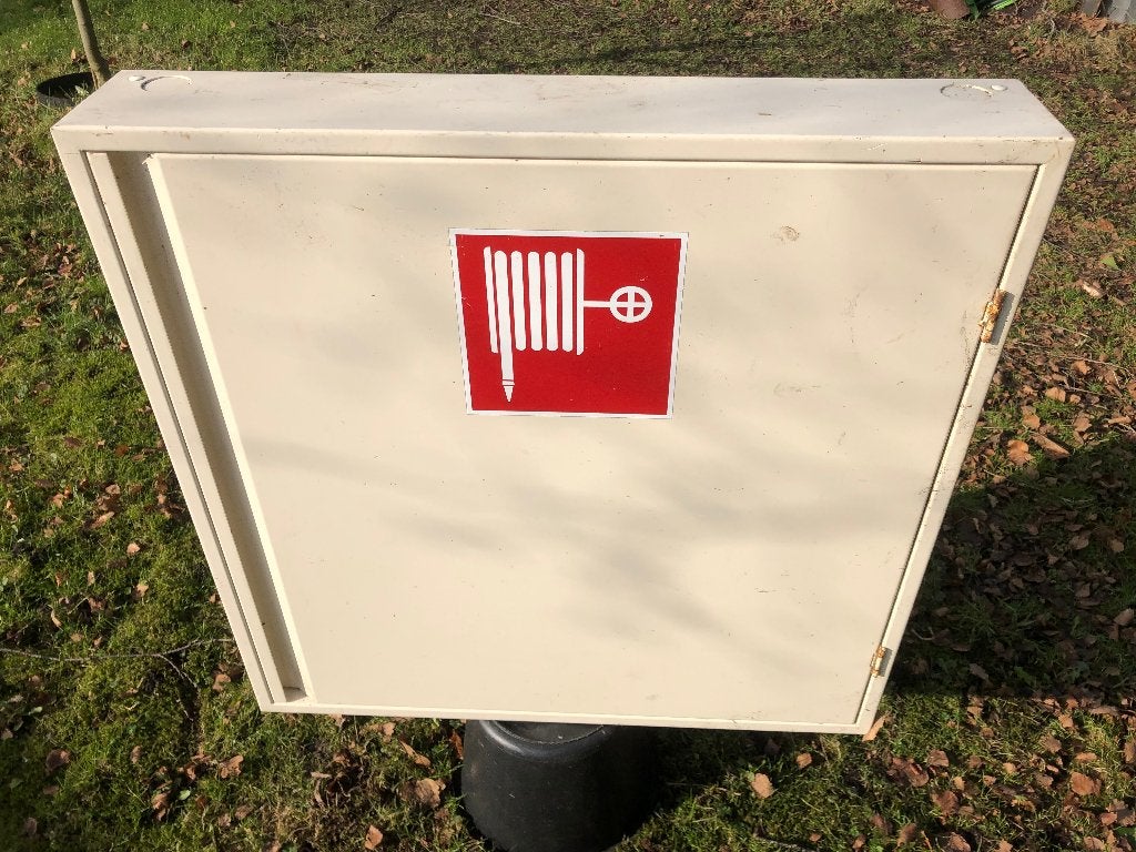 platte metalen kast, zeer sterk, was van een brandslag., Ophalen, Gebruikt, 50 tot 100 cm, Minder dan 25 cm