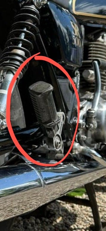 Gezocht: Voetsteunhouder passagier rechtsachter Yamaha SR500, Motoren, Ophalen of Verzenden, Gebruikt
