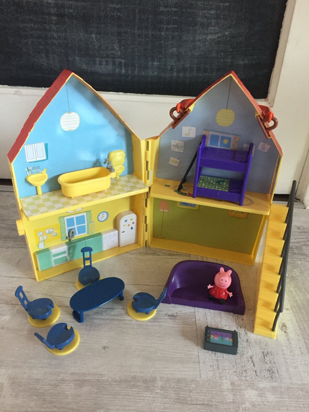 Peppa Pig Draagbaar Speelhuis met Meubels en Figuur, Ophalen of Verzenden, Zo goed als nieuw, Jongen of Meisje
