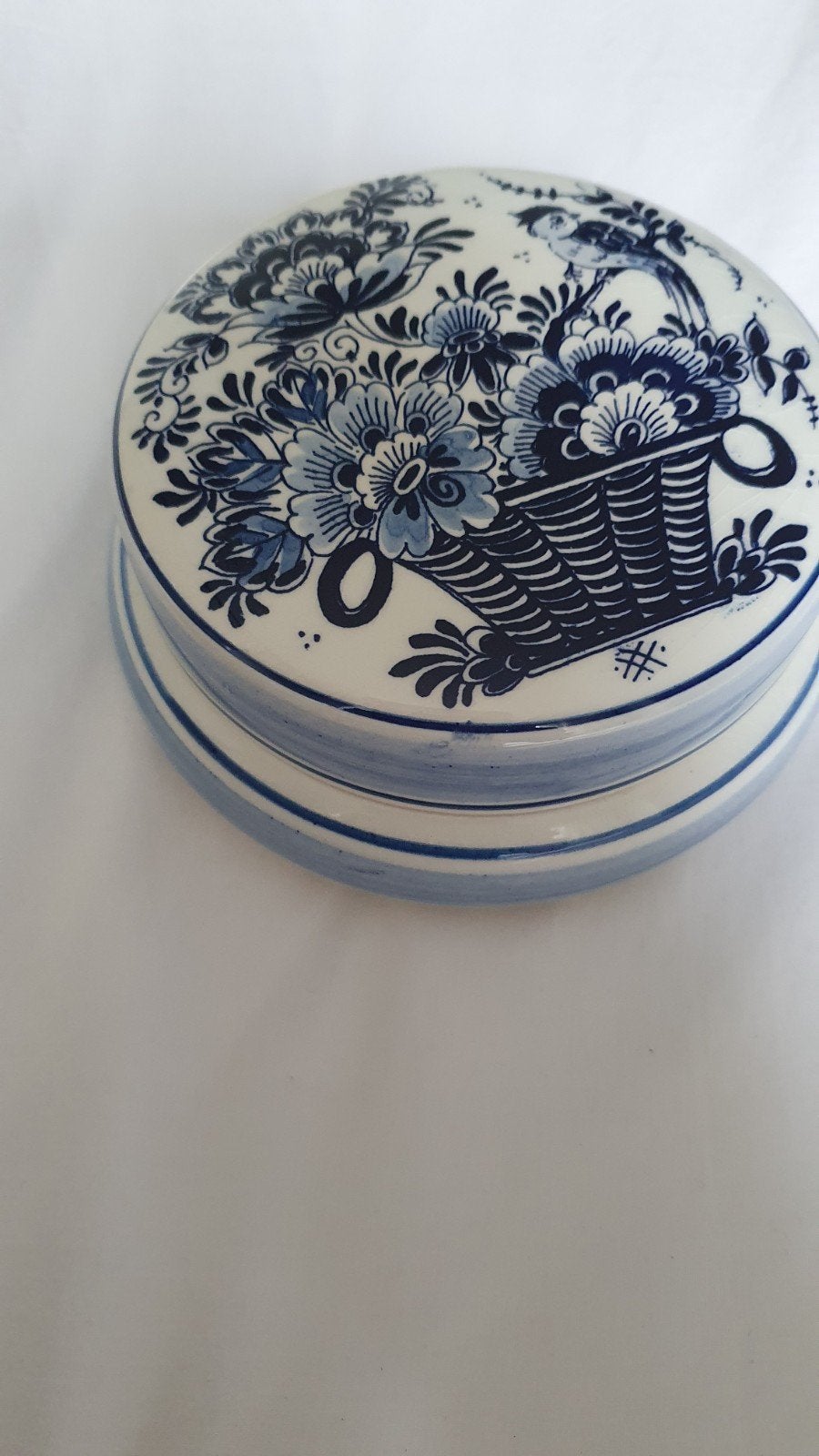 Handgeschilderd Delfts Blauw doosje met bloemenmand, Ophalen of Verzenden