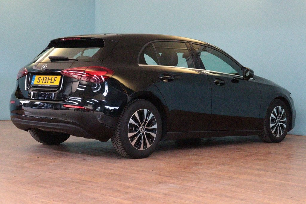 Mercedes-Benz A-Klasse 180 Business Line Automaat | NAVI / A, Auto's, 136 pk, Gebruikt, 4 cilinders, Zwart