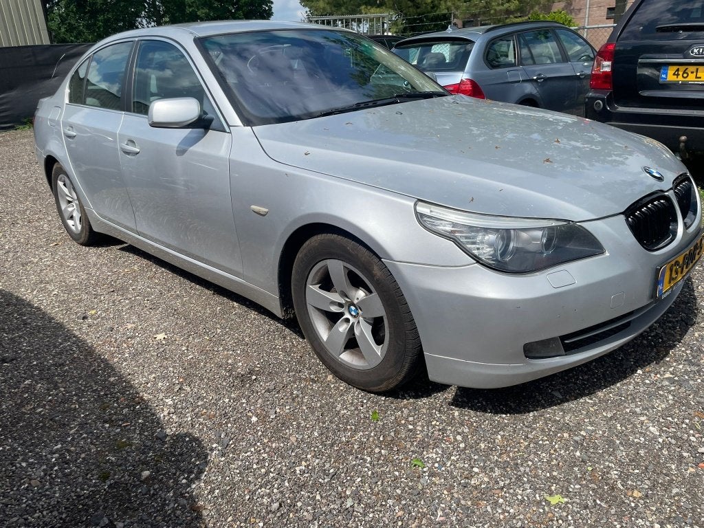 BMW 5-Serie 2.5 I 523 AUT 2007 Grijs  3150 euro!!!!, Auto's, 1800 kg, Metallic lak, Bedrijf, Grijs