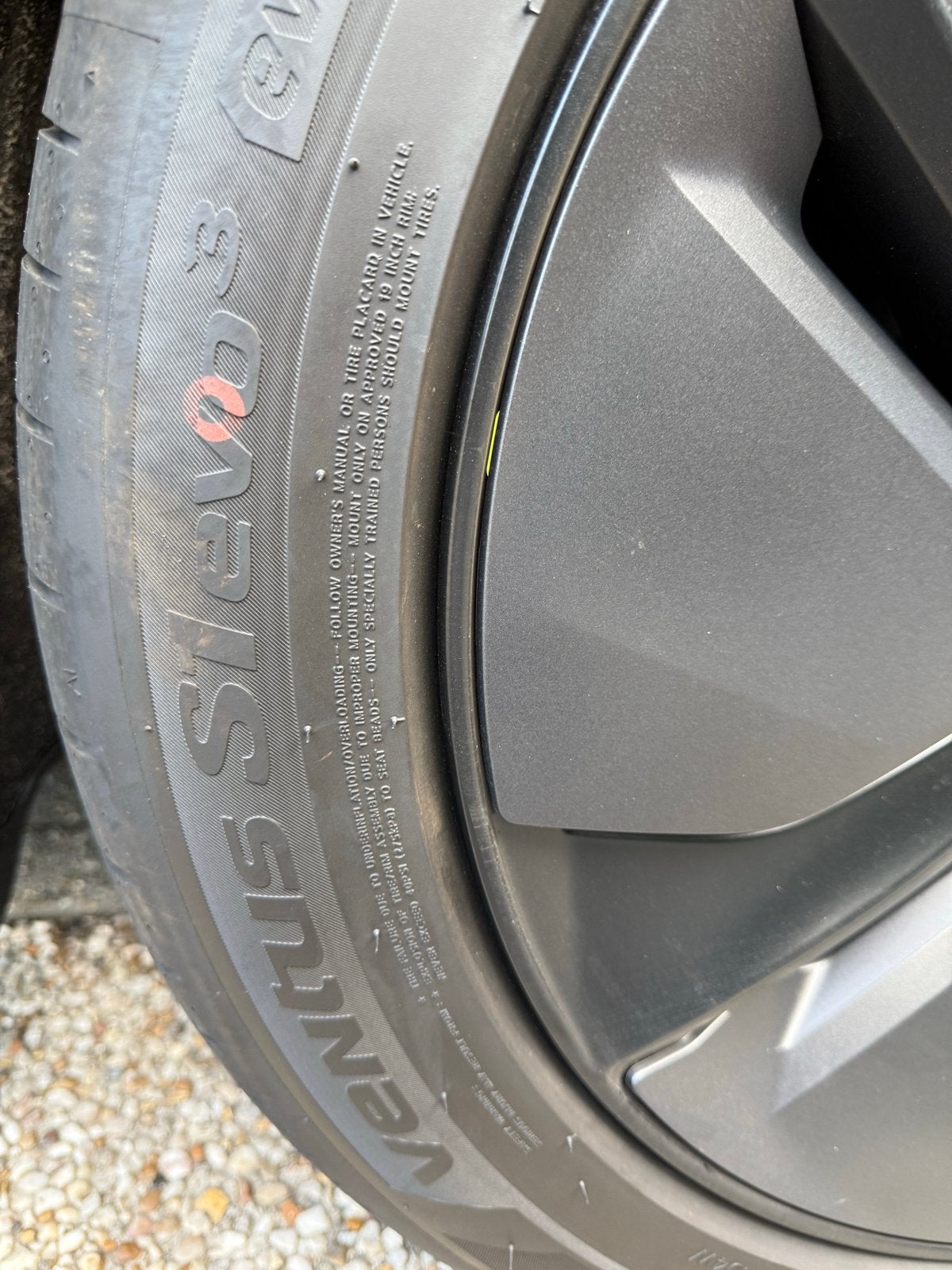 Nieuw Tesla Model Y 19 inch Crossflow velgen met banden
