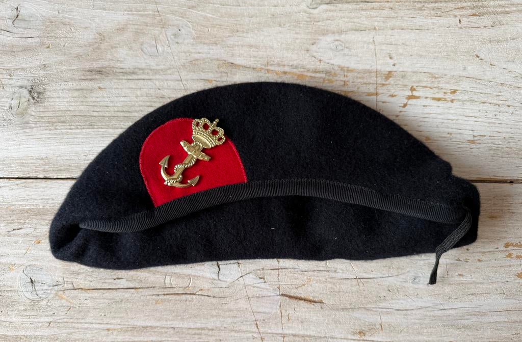 Korps Mariniers Baret met Goudanker, Verzamelen, Militaria | Algemeen, Verzenden, Marine, Nederland, Helm of Baret