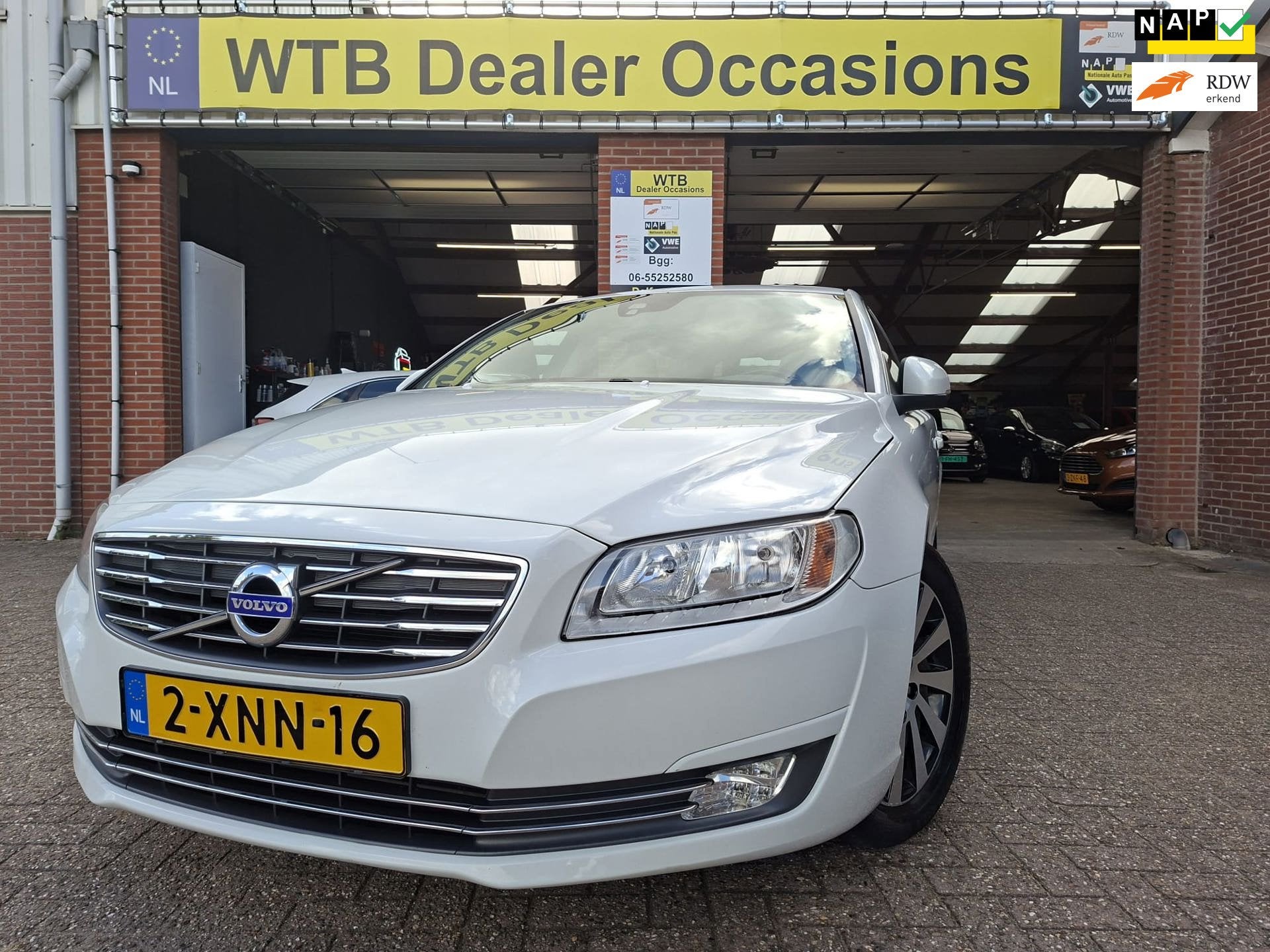 Volvo V70 1.6 D2 Diesel Momentum, Airco, Navi Dealer oh.,, Euro 5, Adaptive Cruise Control, Beige, 4 cilinders