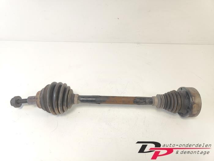 Aandrijfas links-voor van een Volkswagen Golf