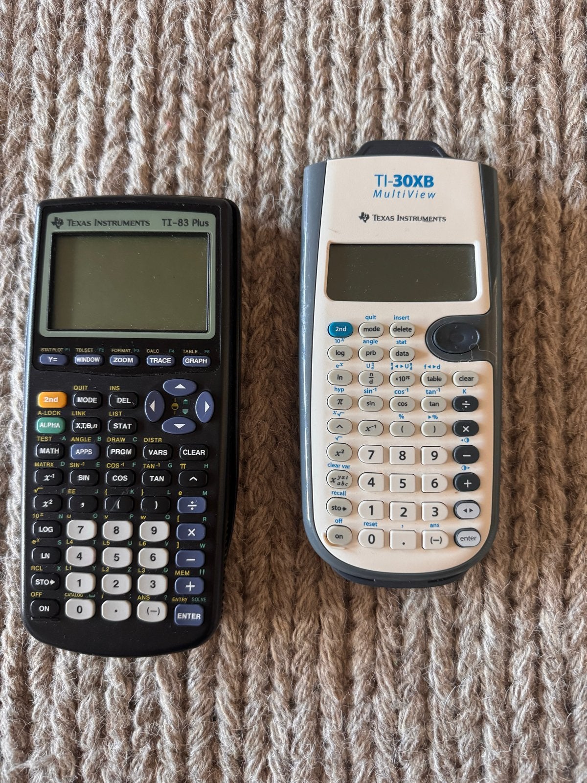2 Texas Instruments rekenmachines – TI-83 Plus & TI-30XB, Ophalen of Verzenden, Grafische rekenmachine, Zo goed als nieuw