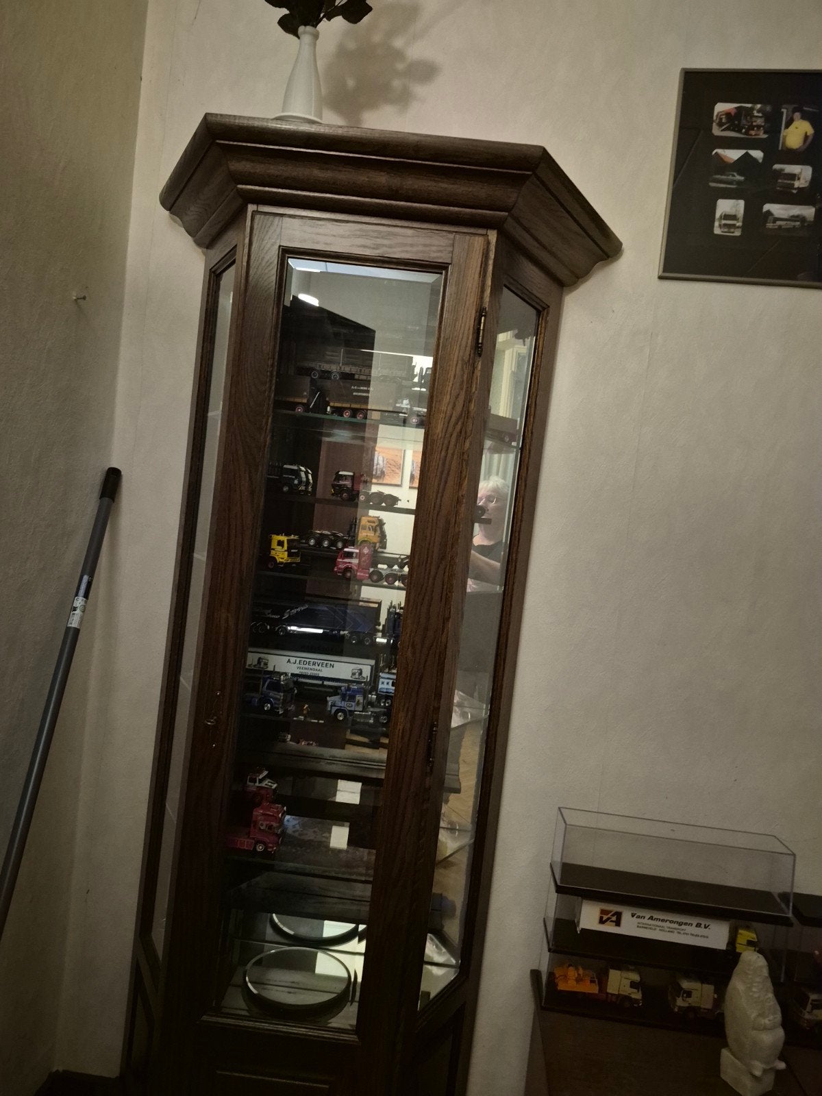 eiken vitrine kast, Ophalen