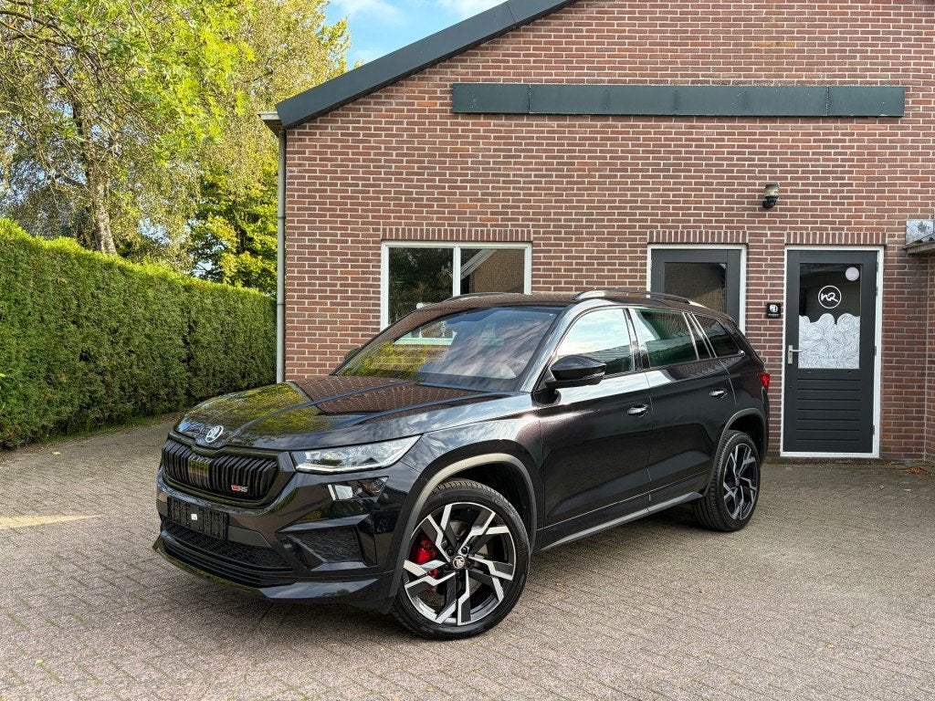 Skoda KODIAQ RS 2.0 TFSI 4x4 245 PK ACC 360 CAM Soundboost, Auto's, Automaat, Gebruikt, 4 cilinders, Zwart