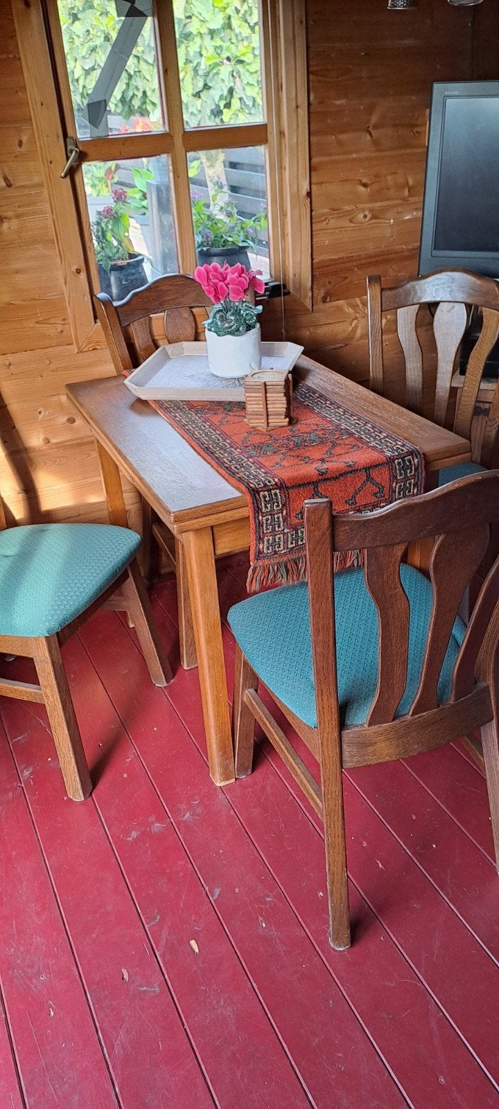 tafeltje met 4 stoelen gratis!, Antiek en Kunst, Antiek | Meubels | Tafels, Ophalen of Verzenden