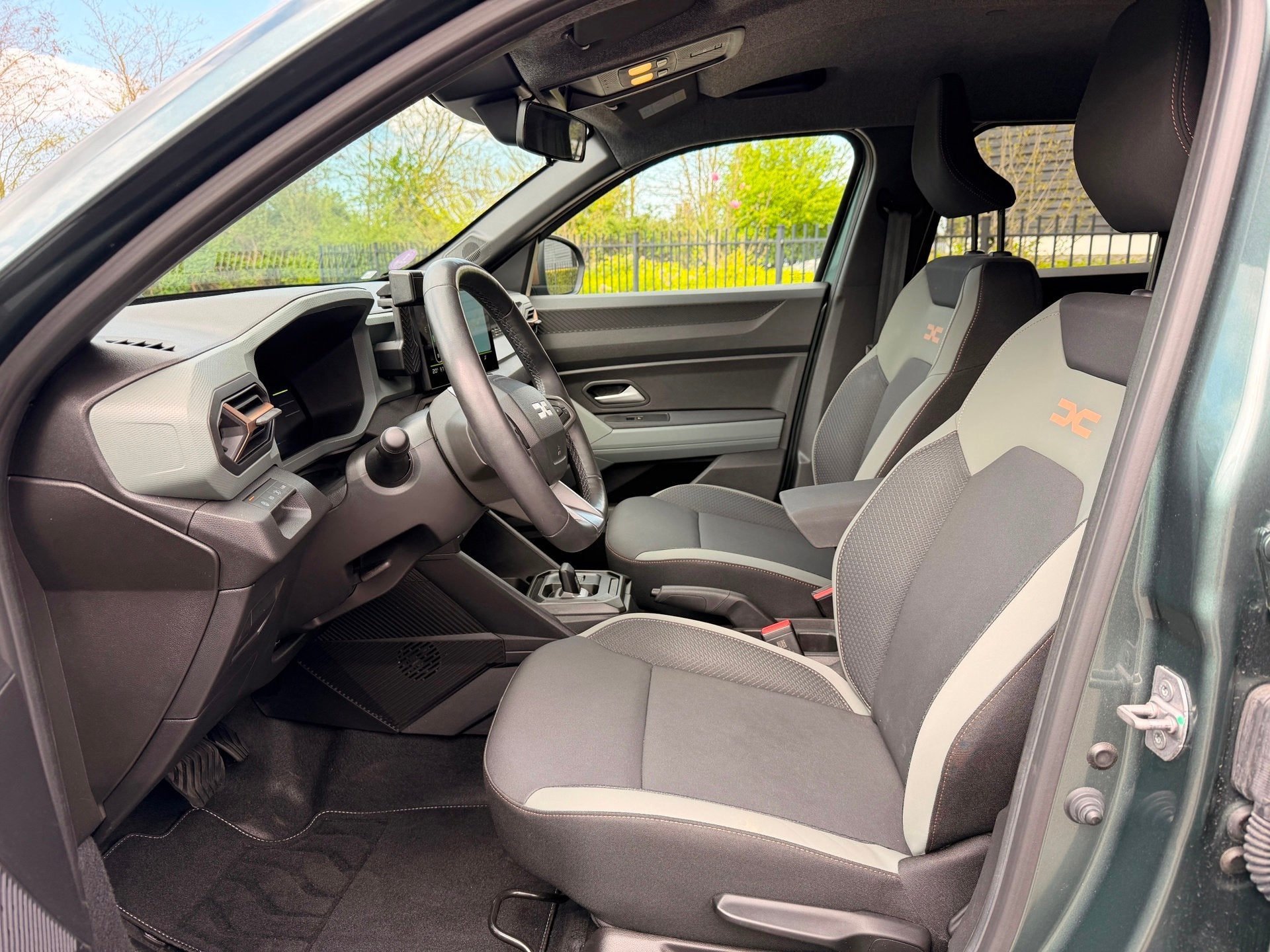 Dacia DUSTER 1.6 Hybrid 140 Extreme 360" CAMERA CARLAY NAVI, 94 pk, Gebruikt, 4 cilinders, Duster