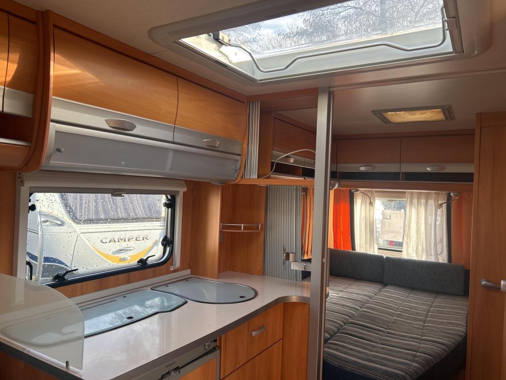 Wilk S4 450 HTD RONDZIT VAST BED VOORTENT, Caravans en Kamperen, Caravans, Rondzit, Schokbreker, Wilk, 1000 - 1250 kg