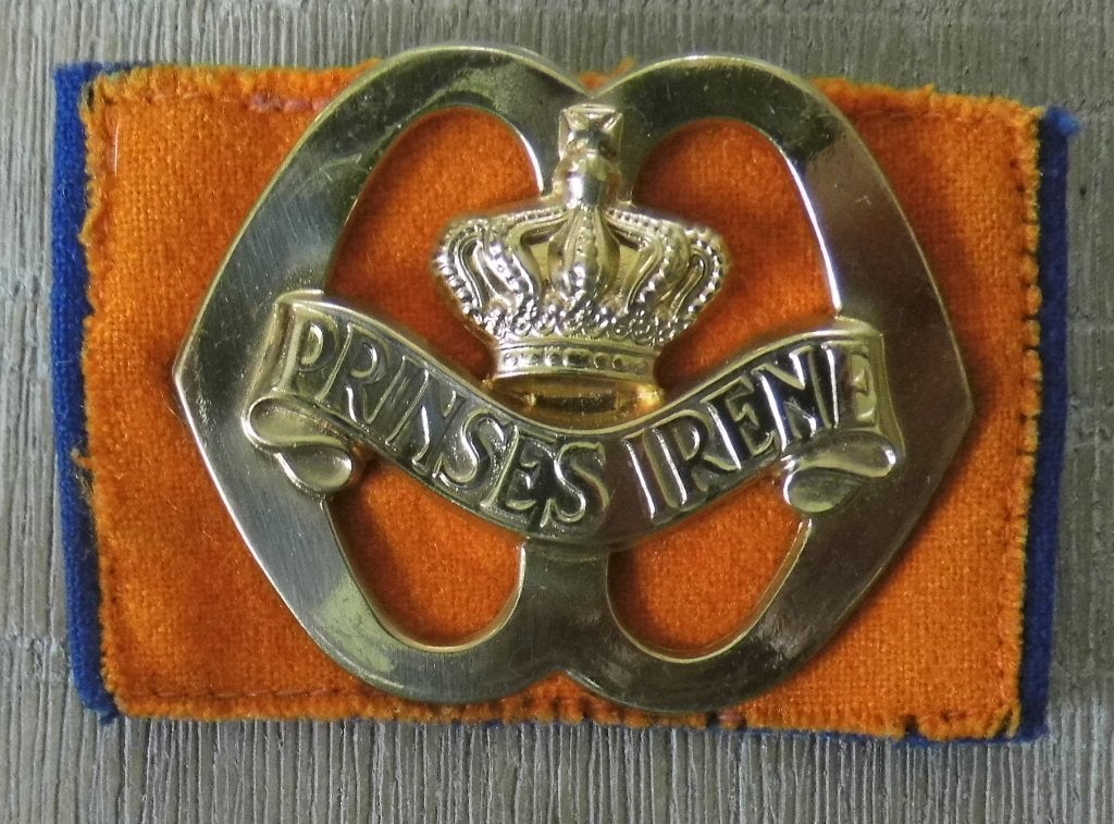 Metalen Baret Embleem Garderegiment Fuseliers Prinses Irene,, Verzenden, Landmacht, Nederland, Embleem of Badge