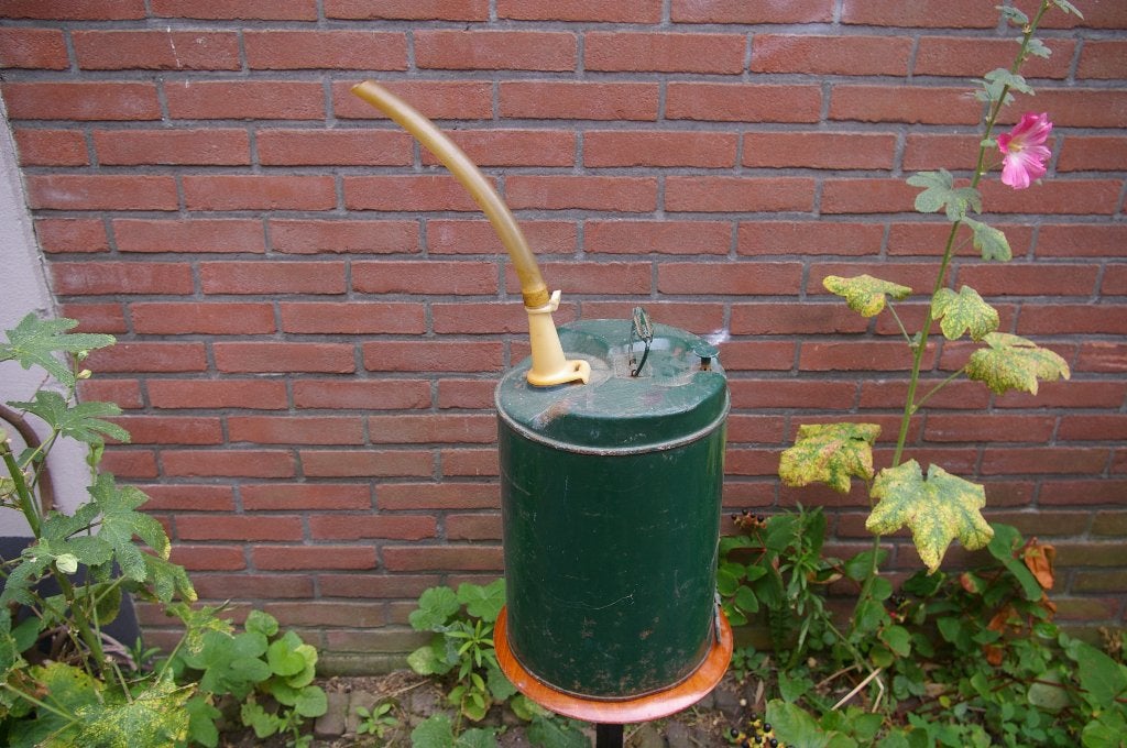 Vintage groene jerrycan met schenktuit, Groen, Vintage, Gebruikt, Ophalen of Verzenden