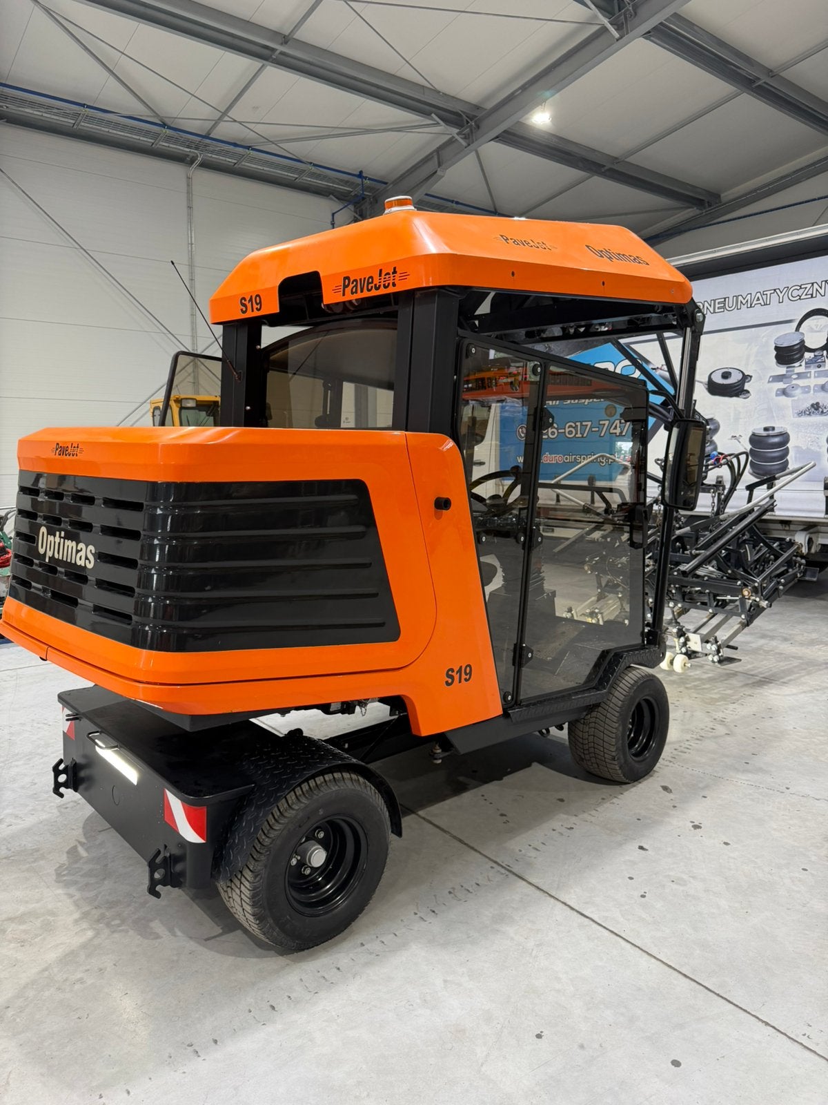 Optimas S19 pavejet bestratingsmachine, Ophalen