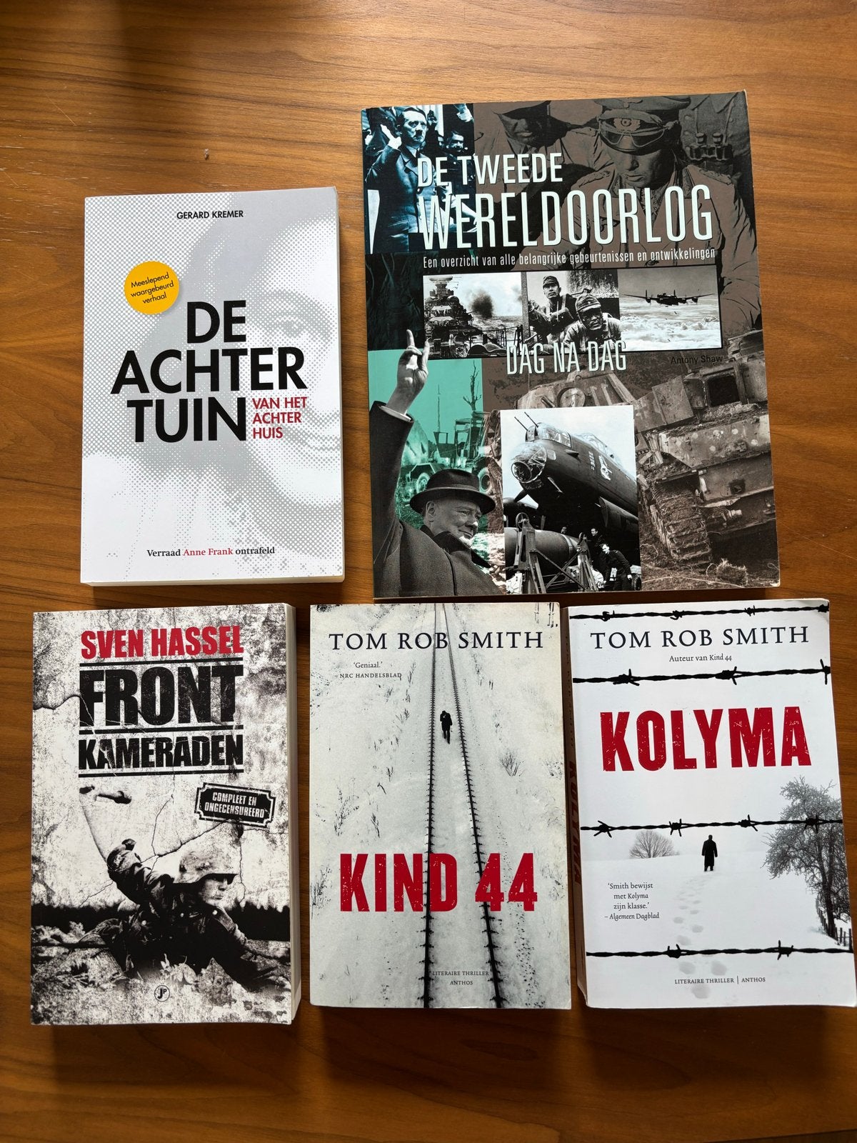 Boeken over WOII en thrillers: De Achtertuin, Kind 44, Kol, Ophalen of Verzenden, Tweede Wereldoorlog, Gelezen, Algemeen