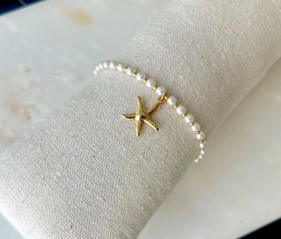 Prachtige parel armband met goud & Rvs zeester bedel Nieuw!, Ophalen of Verzenden, Zo goed als nieuw, Goud