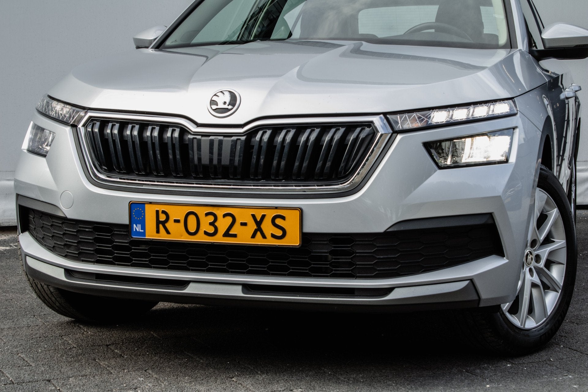 Skoda Kamiq 1.0 TSI 110pk Ambition Virtual cockpit/ Navigati, Auto's, Stof, Gebruikt, Met garantie (alle), 620 kg