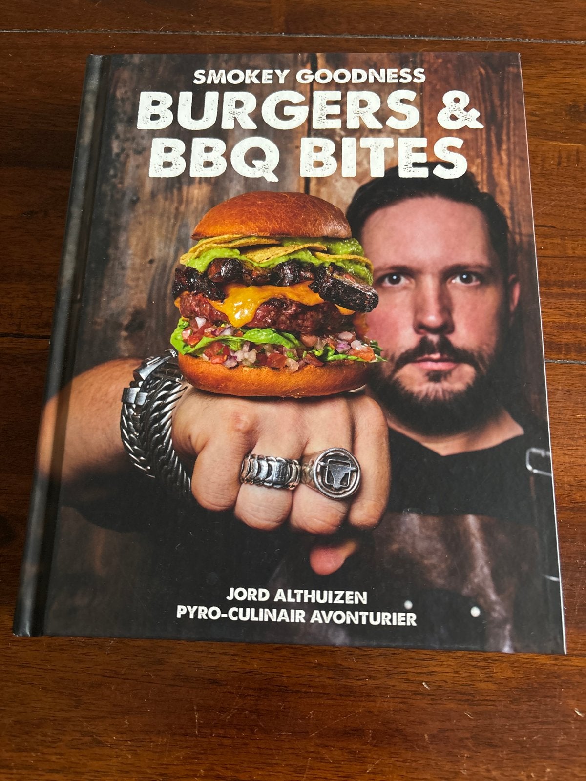 Smokey Goodness: Burgers & BBQ Bites - Jord Althuizen, Ophalen of Verzenden, Zo goed als nieuw, Overige gebieden, Hoofdgerechten