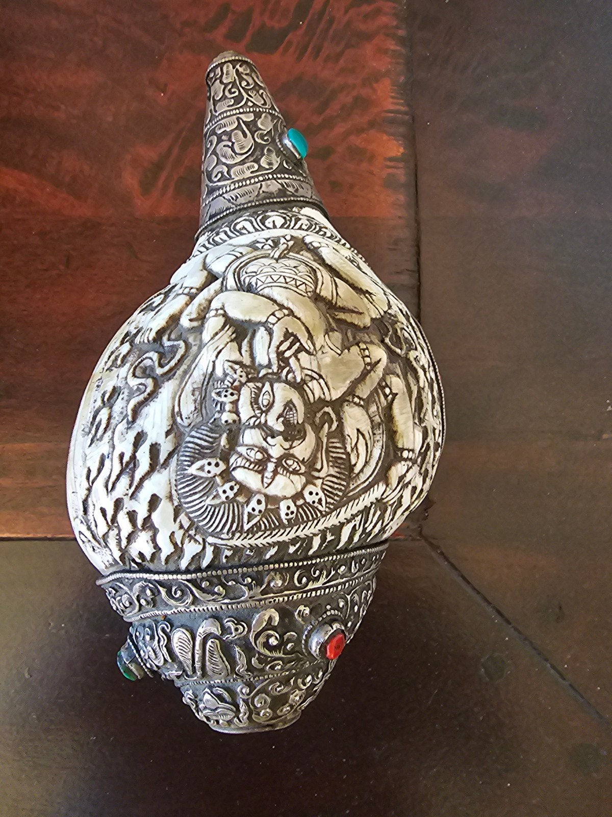 Antieke Tibetaanse schelp met zilveren decoratie, Ophalen of Verzenden