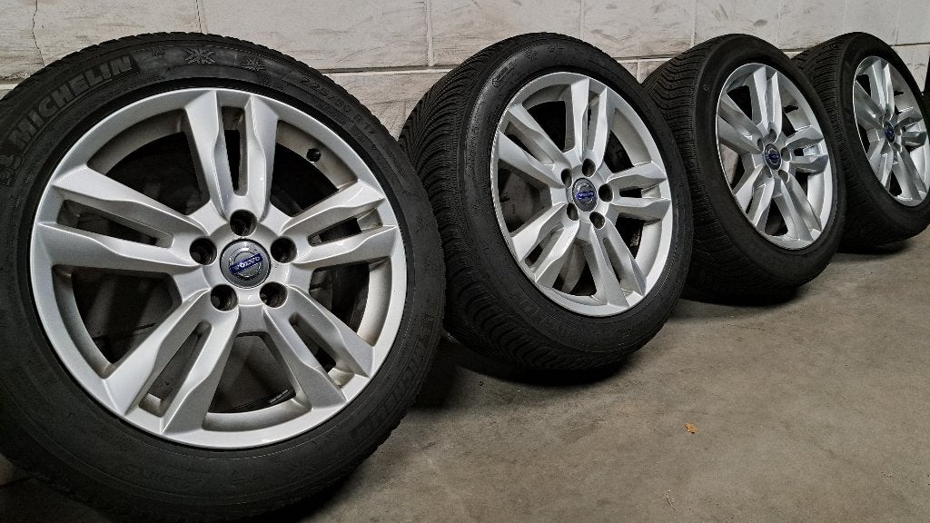 Lichtmetalen Njord velgen Volvo V60 S60 V70 S80 225/50/17, Auto-onderdelen, Banden en Velgen, Banden en Velgen, Winterbanden, 17 inch
