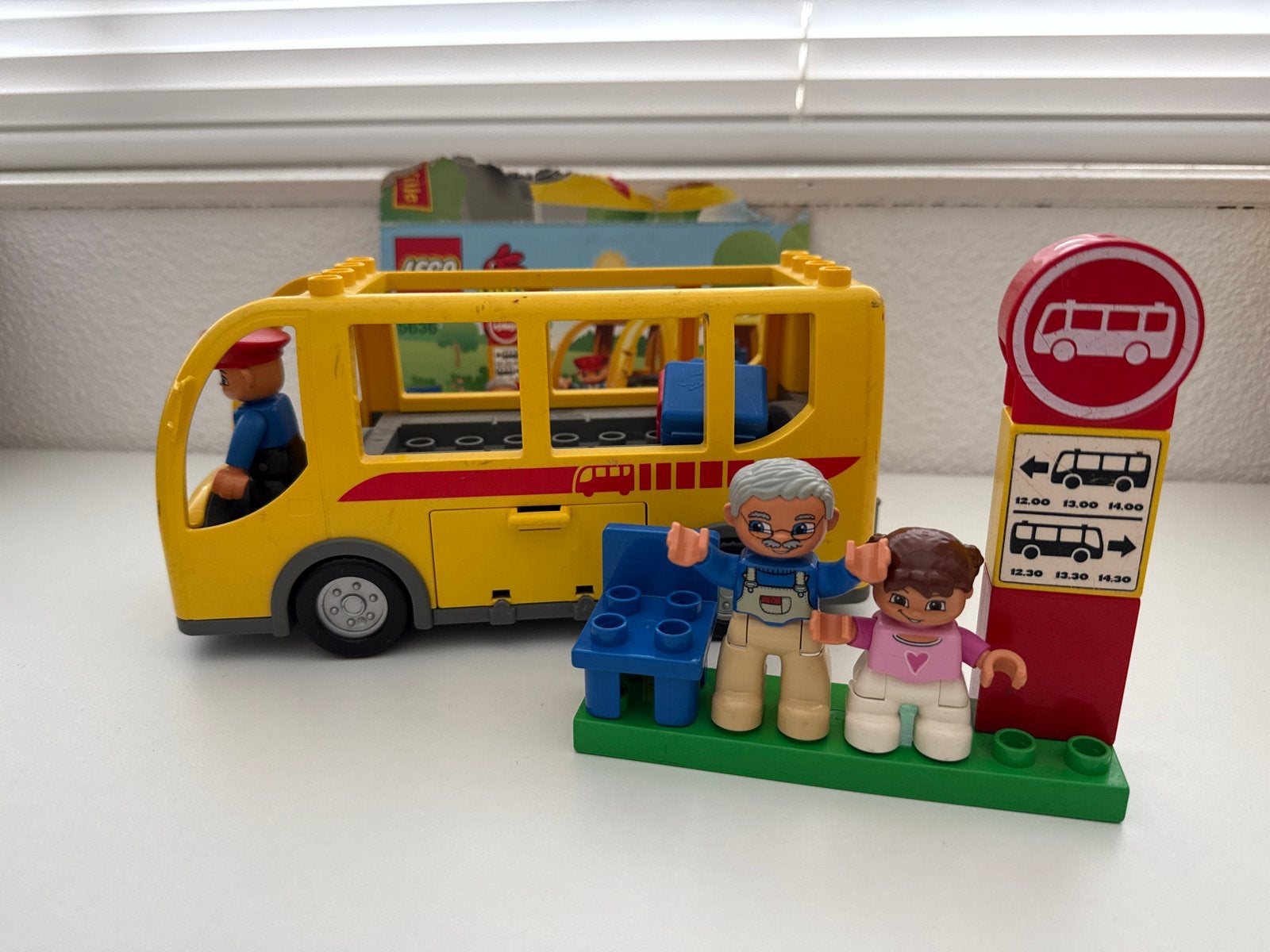 LEGO Duplo Bus met figuren en bushalte 5636, Ophalen of Verzenden, Gebruikt, Overige merken