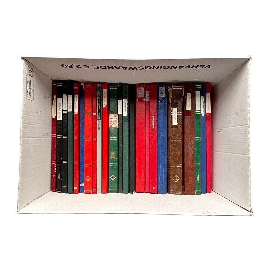 Doos met postzegelalbums (23x), Ophalen of Verzenden, Buitenland