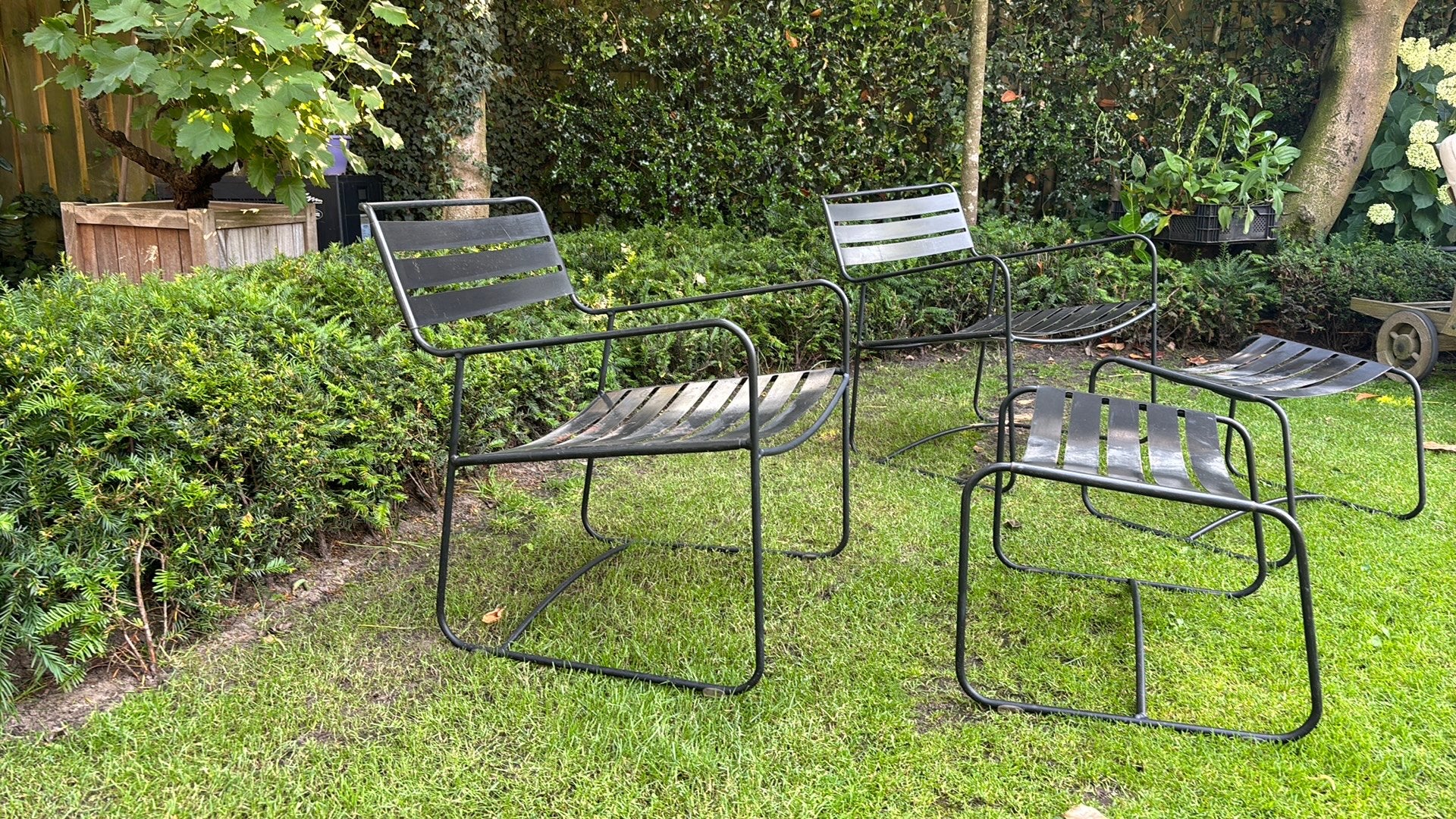 4x Fermob Surprising Low loungestoel + 4x voetensteun, Ophalen, Gebruikt, Metaal