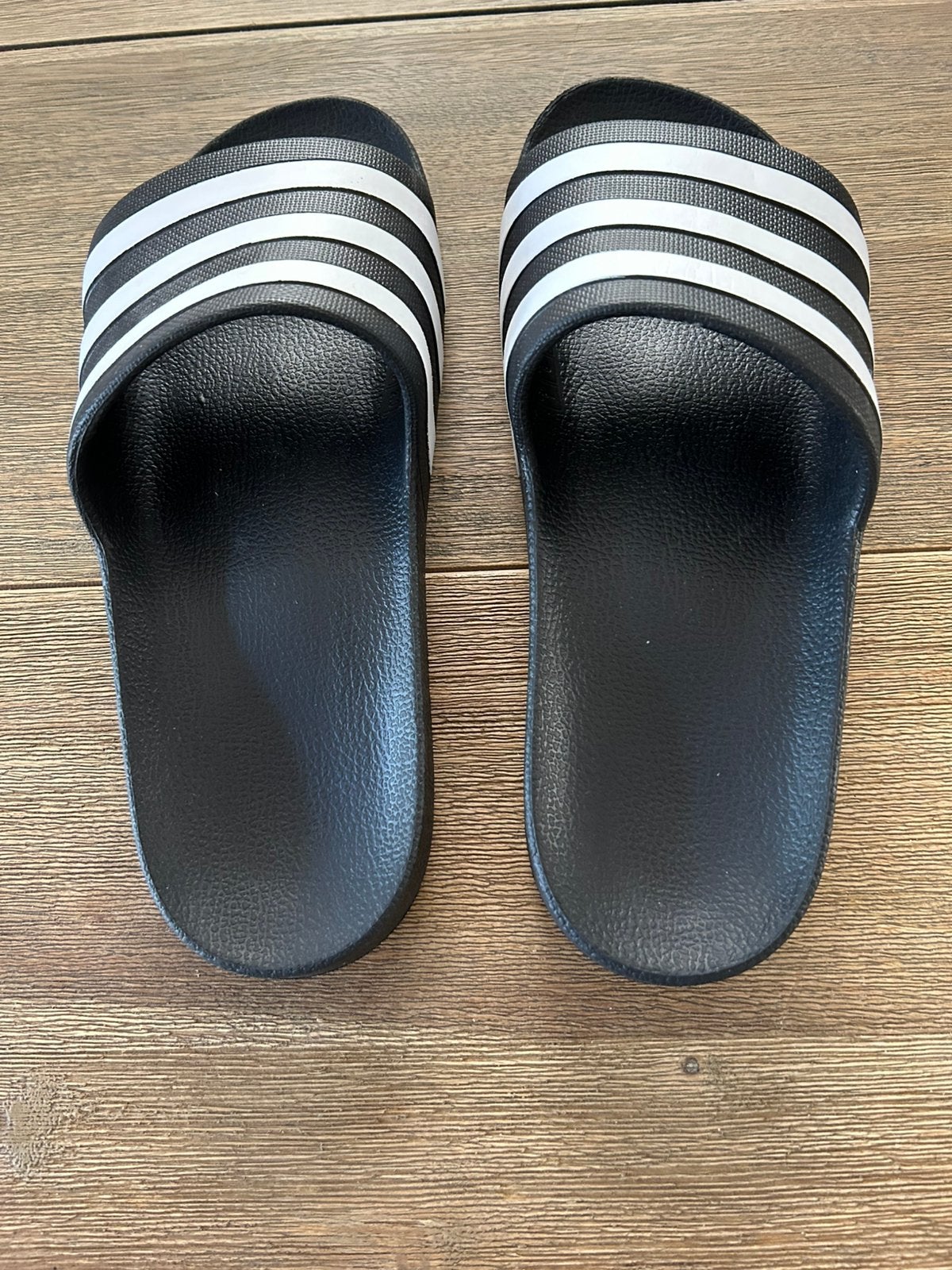 Adidas Adilette Aqua slippers maat 40,5 zgan, Slippers, Zwart, Ophalen of Verzenden, Zo goed als nieuw