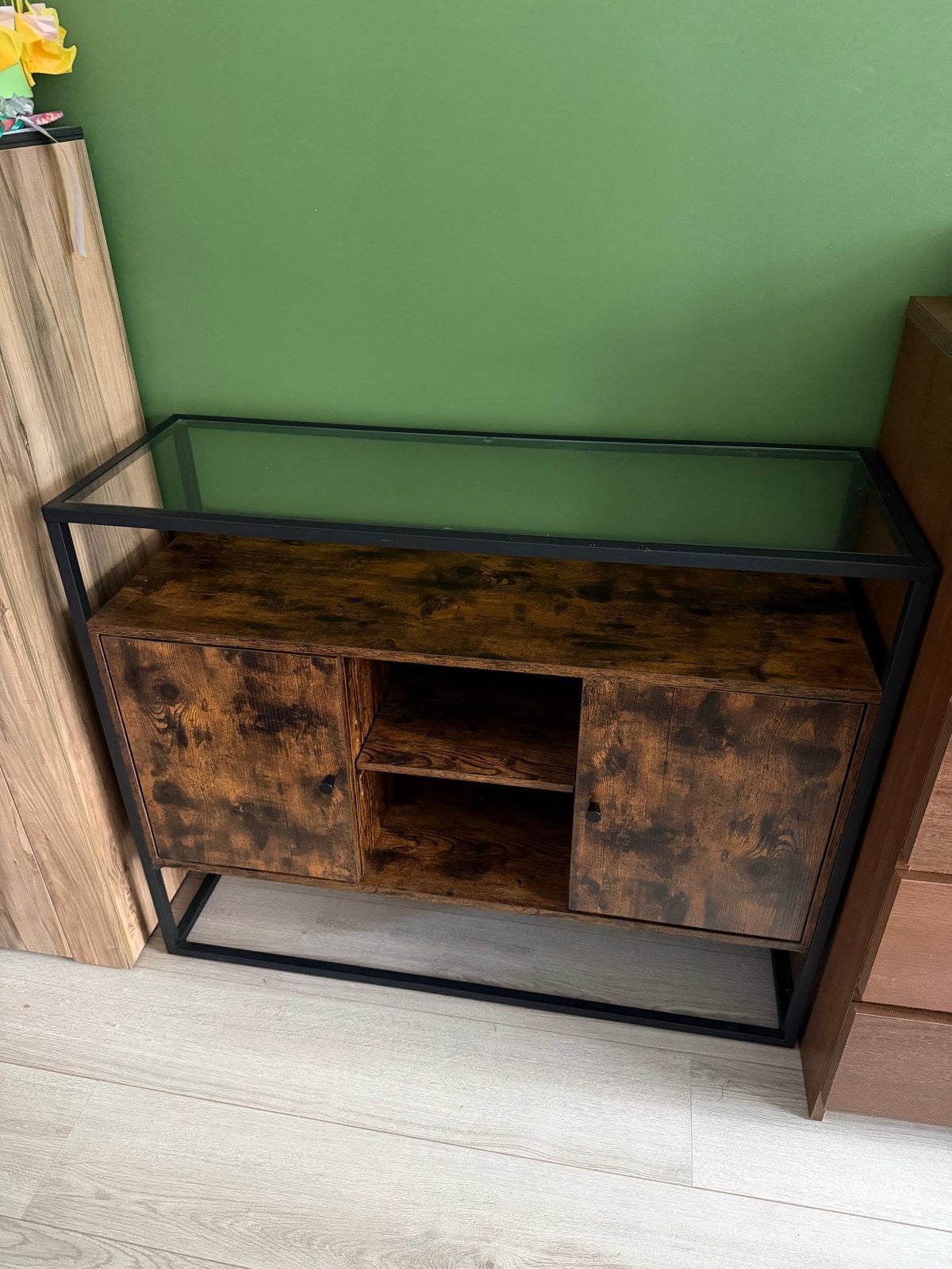 Industriële Dressoir Kast met Glazen Bovenblad, Huis en Inrichting, Kasten | Dressoirs, Ophalen, Gebruikt, 50 tot 100 cm, 25 tot 50 cm