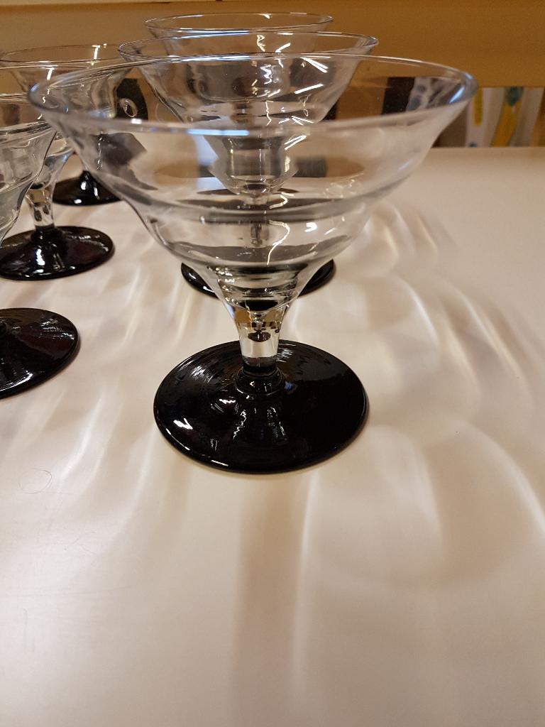 Art Deco glasservies met zwarte voet 19 stuks, Antiek en Kunst, Antiek | Glas en Kristal, Ophalen of Verzenden