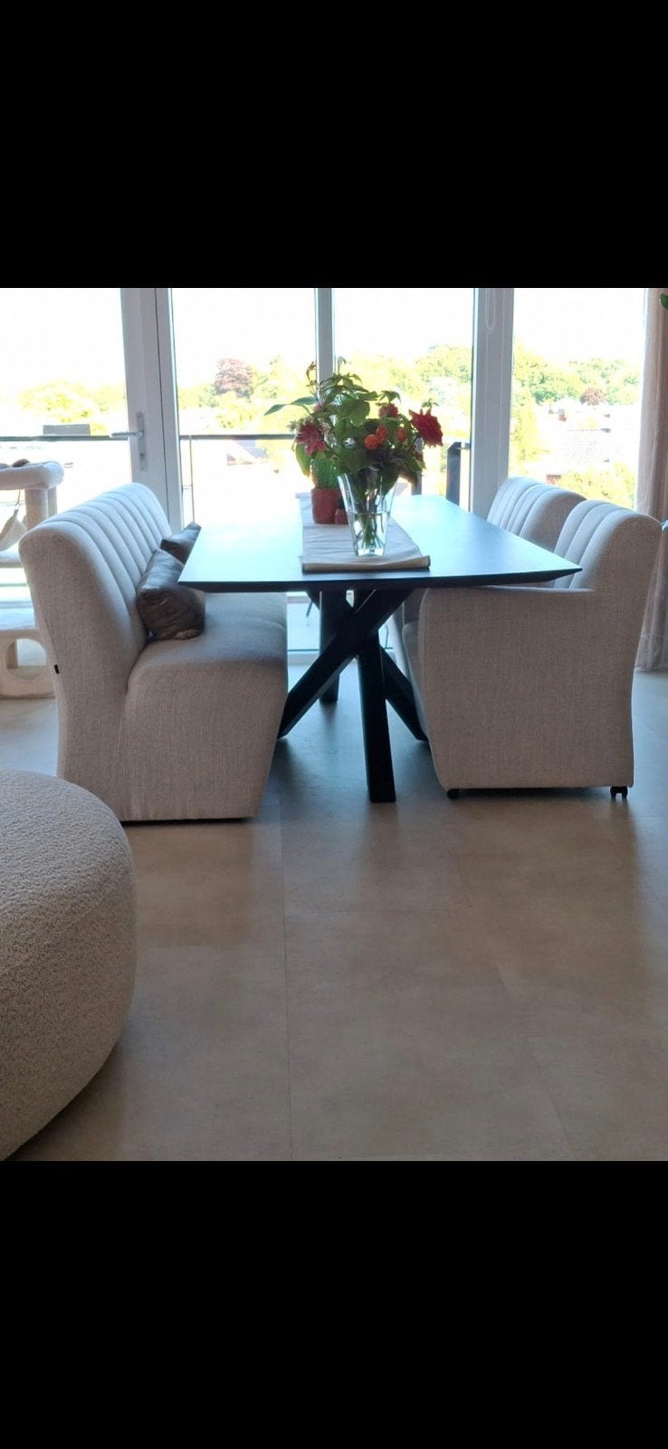 Moderne eettafel met comfortabele bank en stoelen, 100 tot 150 cm, Overige materialen, Zo goed als nieuw, 150 tot 200 cm