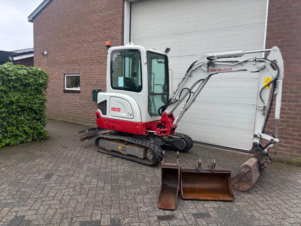 Takeuchi TB225 Minigraver graafmachine Top machine!, Zakelijke goederen, Machines en Bouw | Kranen en Graafmachines, Graafmachine