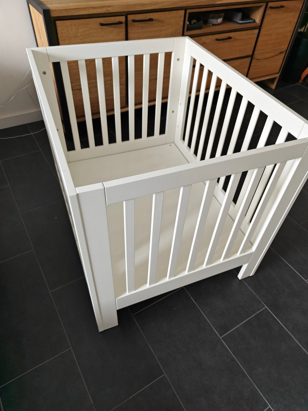 Kidsmill Alaska Box wit met matrasje, Kinderen en Baby's, Ophalen, Gebruikt, Rechthoekig, In hoogte verstelbaar