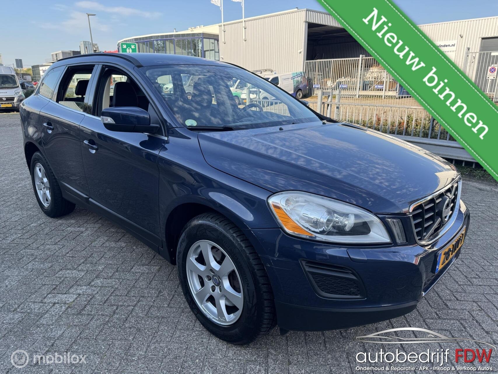 Volvo XC60 2.0 D3/XENON/AIRCO/PDC/TREKHAAK/LM VELGEN/NAP/, Auto's, Voorwielaandrijving, Euro 5, 1624 kg, Gebruikt