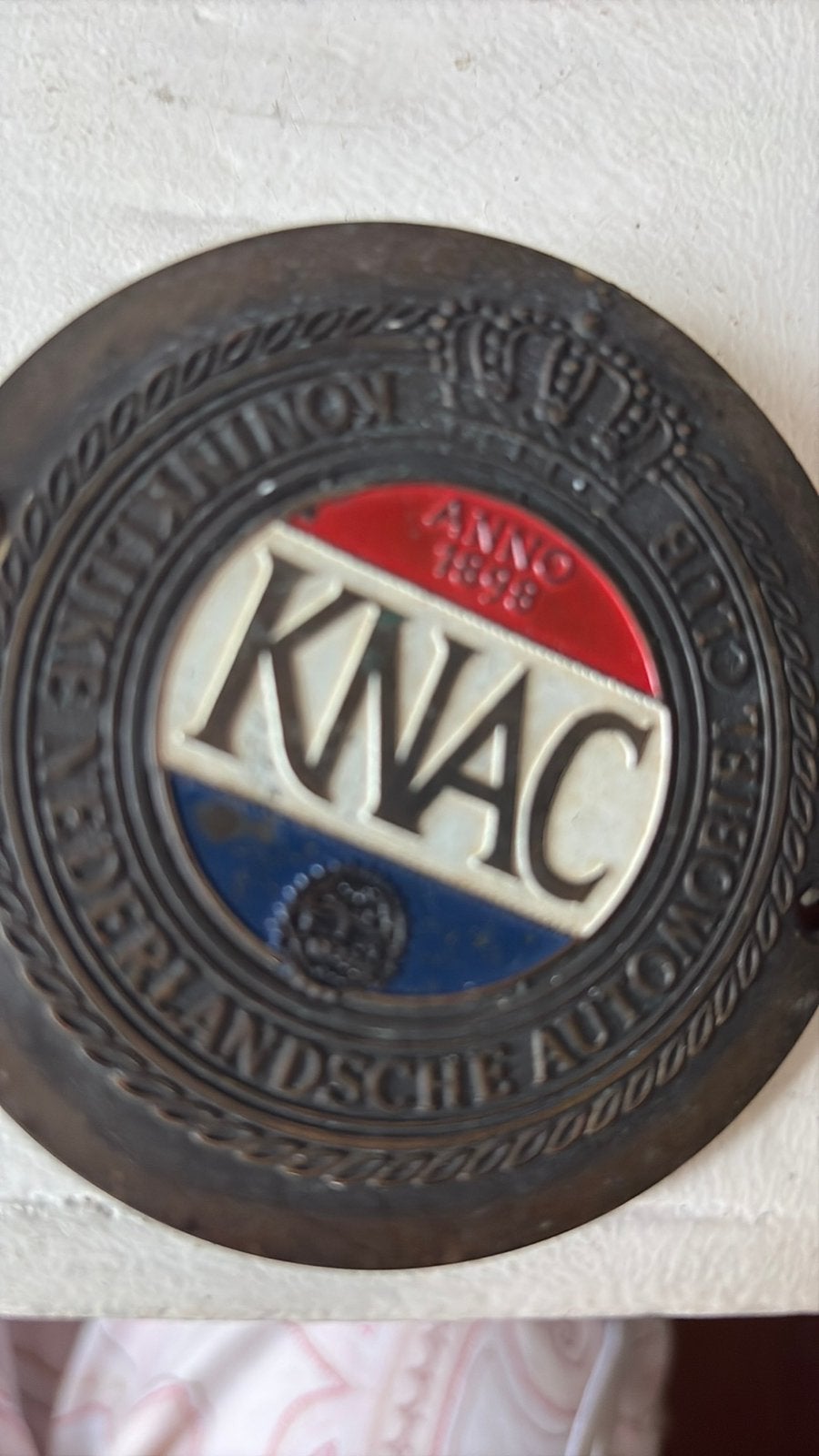 KNAC embleem 2-delig met achter plaatje, Ophalen of Verzenden, Gebruikt, Auto's