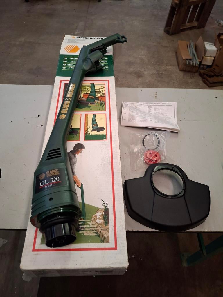 Nieuwe Black&Decker Grastrimmer GL320 - Ongebruikt, Ophalen of Verzenden, Zo goed als nieuw, Black&Decker, 10 tot 30 cm