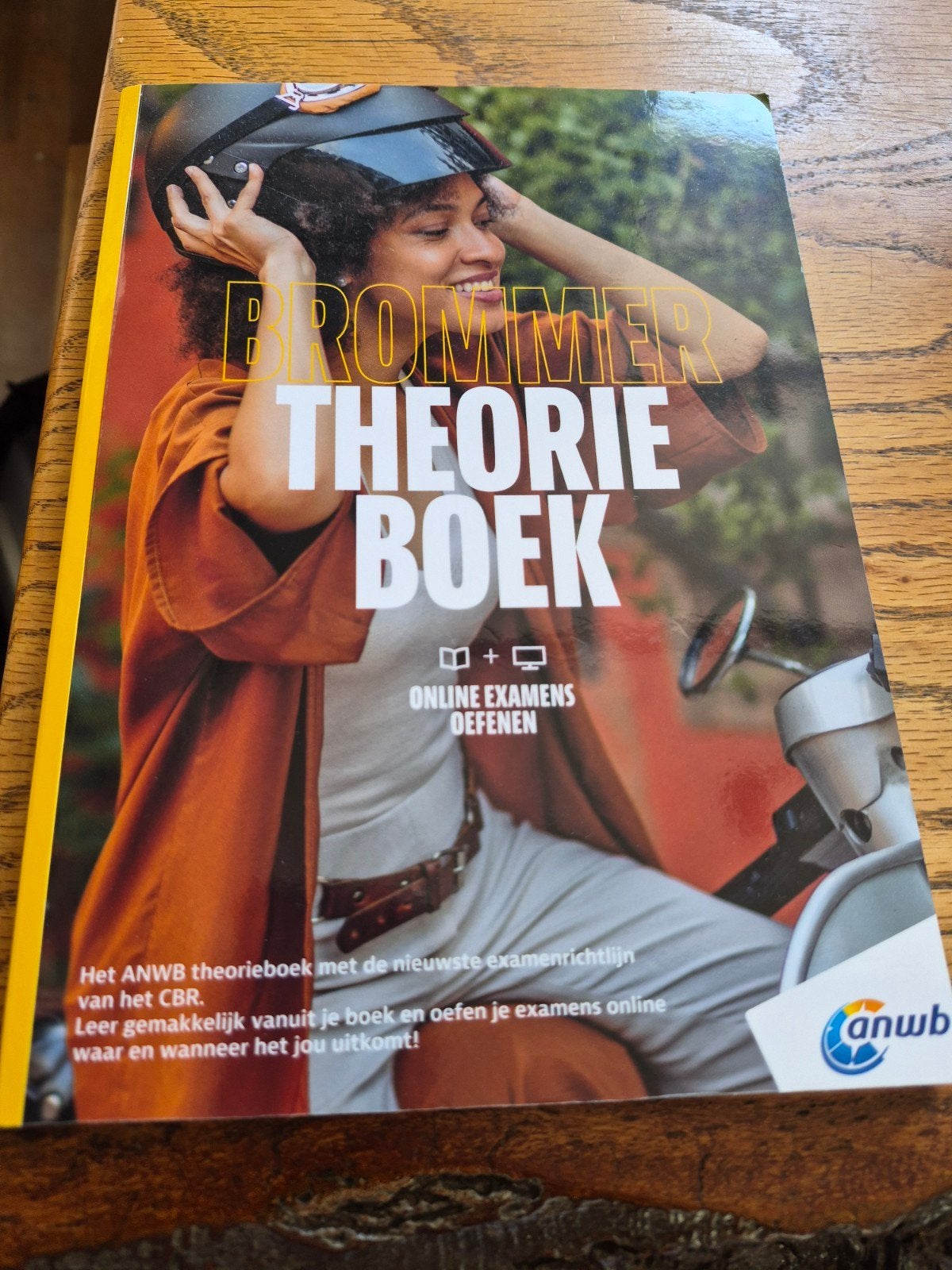 ANWB Brommer Theorie Boek - Zo goed als nieuw, Boeken, Studieboeken en Cursussen, Ophalen of Verzenden, Zo goed als nieuw, Niet van toepassing