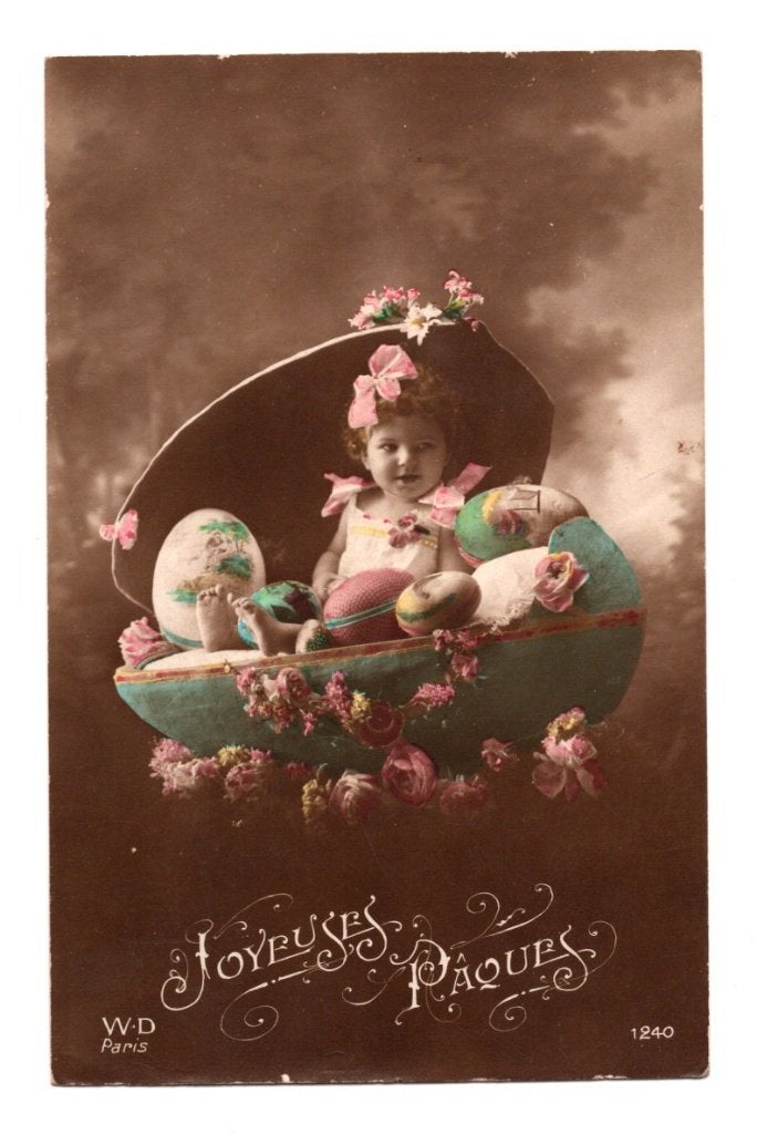 Oude Ansichtkaart Pasen Baby in Eierschaal, Ophalen of Verzenden, Voor 1920, Gelopen, Kinderen