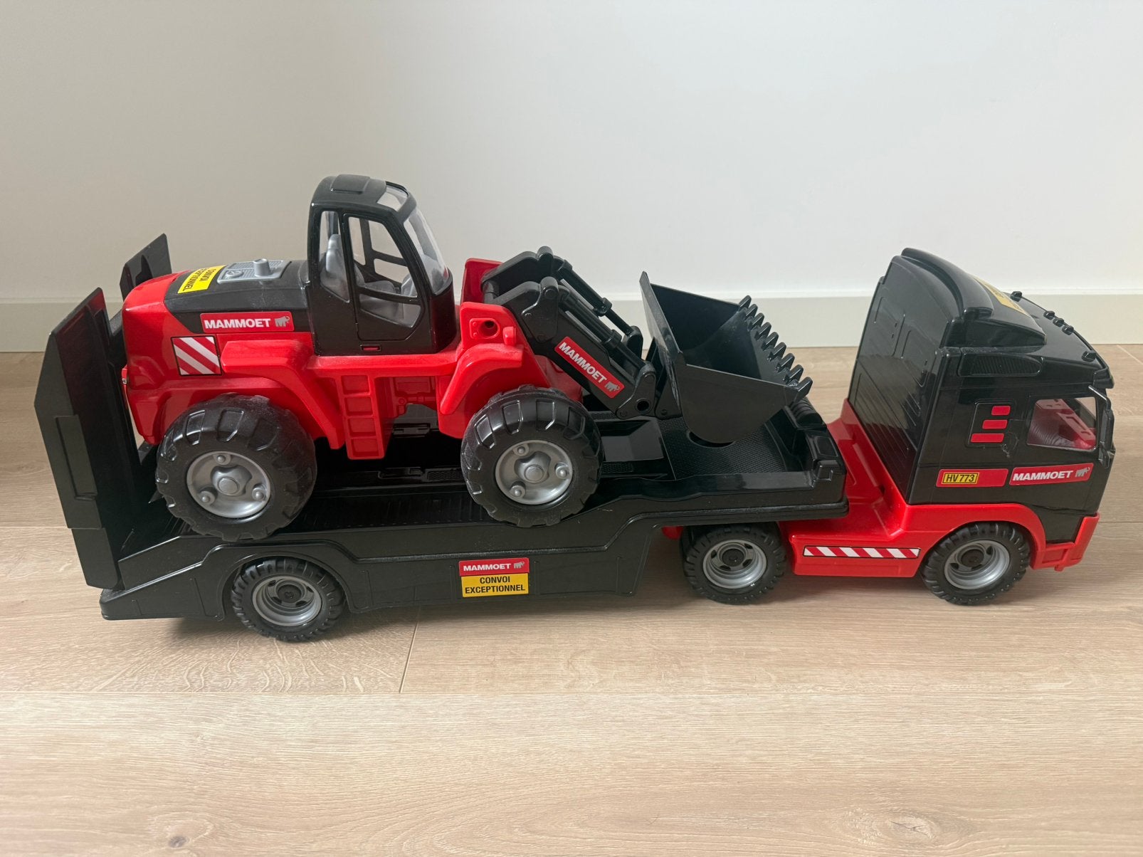 Mammoet Toys Volvo vrachtwagen met oplegger en shovel, Ophalen, Zo goed als nieuw