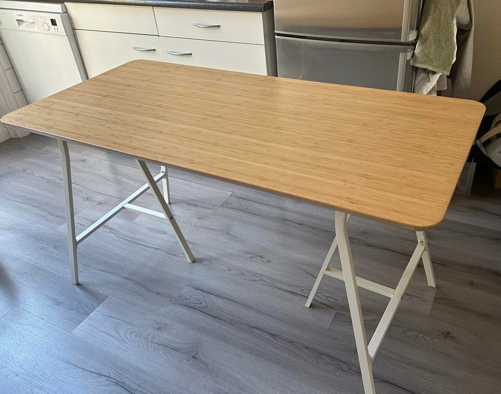 IKEA Bureau met bamboe tafelblad en 2 schragen, Huis en Inrichting, Bureaus, Ophalen, Gebruikt, Hout, IKEA